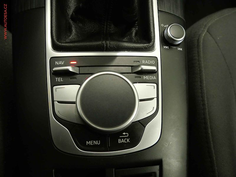 Audi A3 (2014) 2.0TDi, LED, navi, park.asist - fotka 22 z 23
