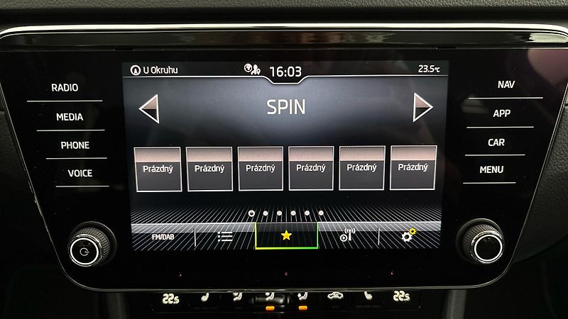 Škoda Superb 2.0 TDI DSG Style Combi - fotka 11 z 26
