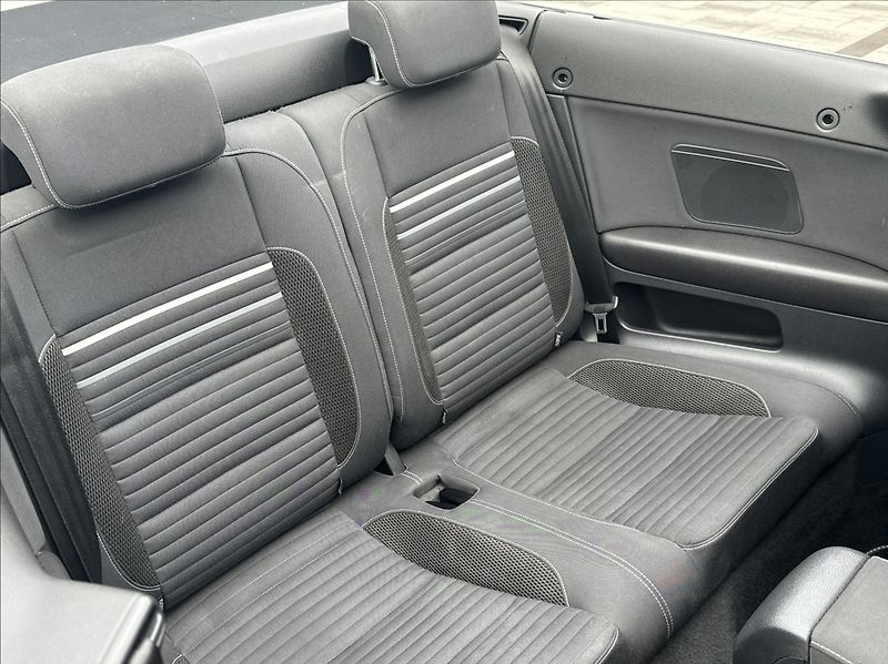 Volkswagen Golf 1,2 TSI 105PS  Cup Cabrio - fotka 22 z 48