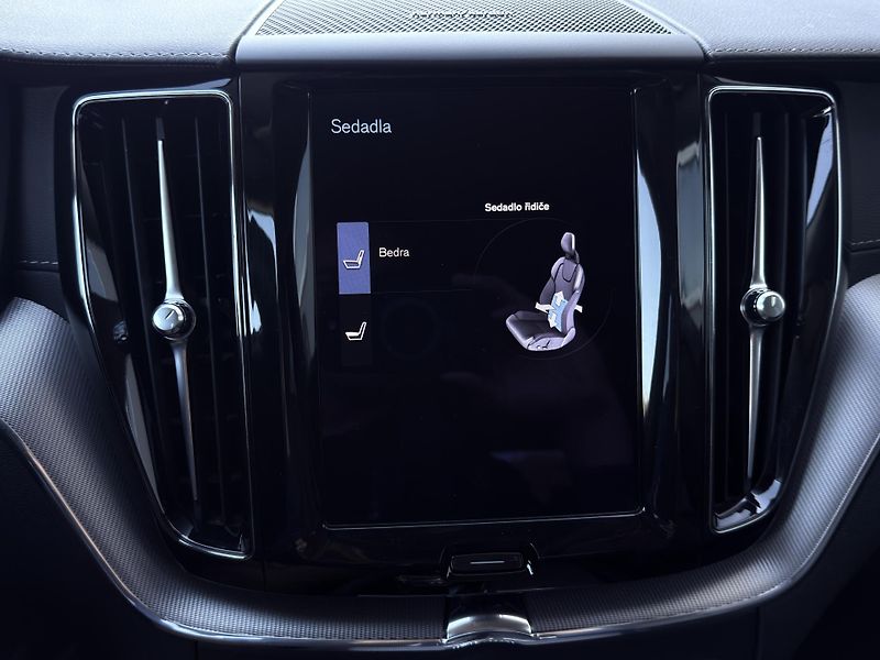 Volvo XC60 B4 AWD INSCRIP. // nezáv. top. - fotka 25 z 48