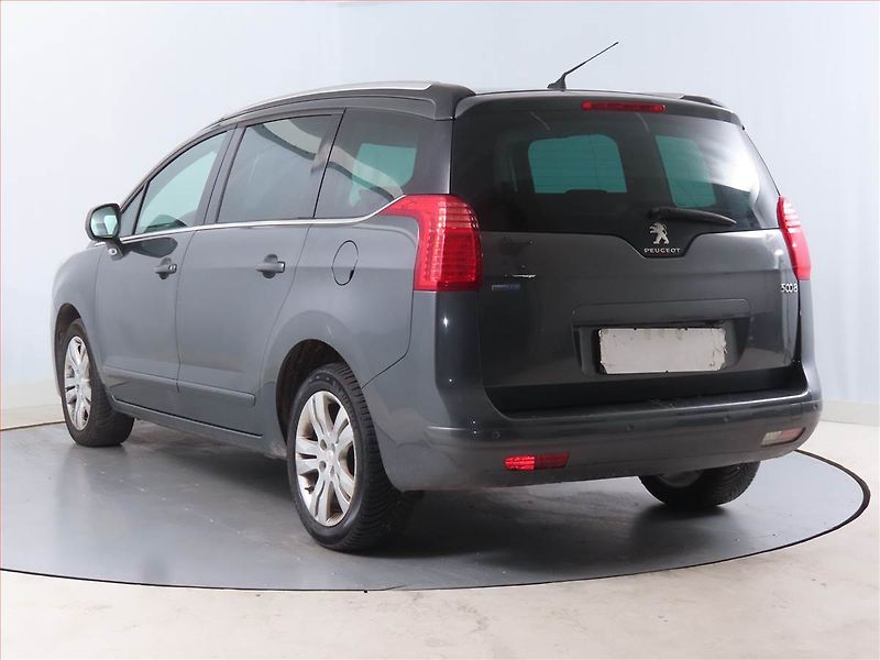 Peugeot 5008 (2015) 1.6 BlueHDi, Navi, Tempomat - fotka 4 z 15