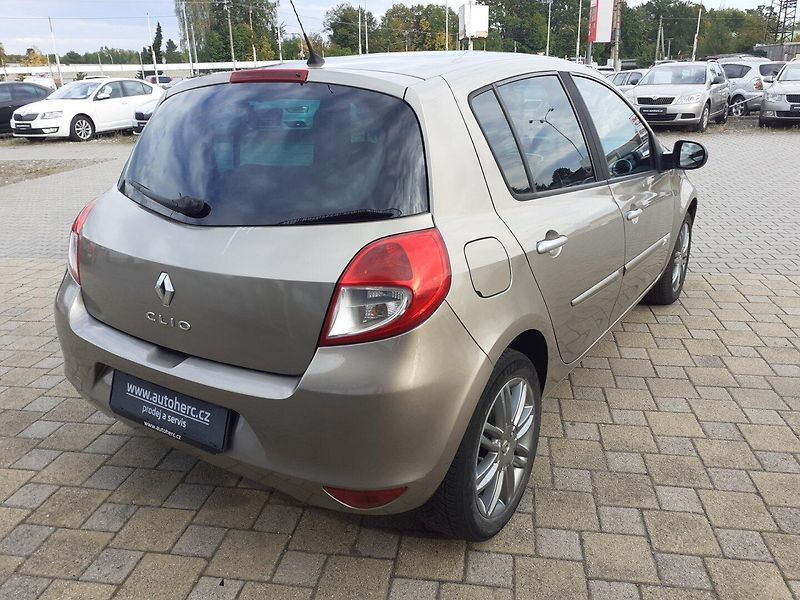 Renault Clio (2009) 1.5 DCi KLIMA - fotka 4 z 20