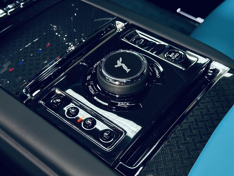 Rolls-Royce Cullinan (2026) Black*Bad*SHOOTING STARS*TIFFA - fotka 31 z 49