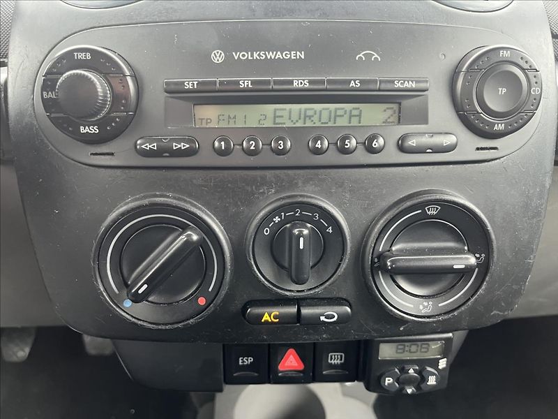 Volkswagen New Beetle 1,6 i STK 4/2028 EKO ZAPLACENO - fotka 14 z 28