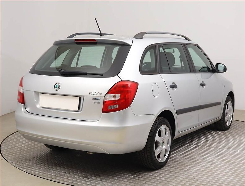 Škoda Fabia (2012) 1.4 16V - fotka 5 z 15