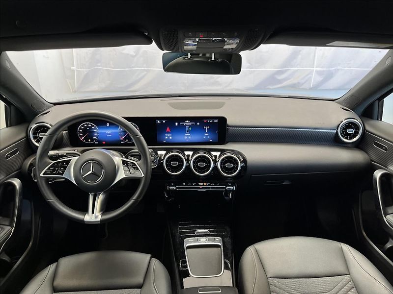 Mercedes-Benz Třídy A 180 Progressive Line - fotka 13 z 21