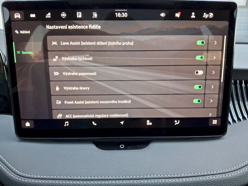 Škoda Superb (2025) Combi iV L&K DSG 1,5TSi 150kW - fotka 18 z 35