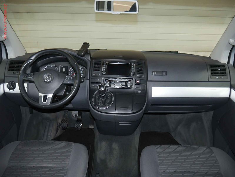 Volkswagen Multivan (2015) 2.0 TDi, Comfortline, navi - fotka 8 z 21