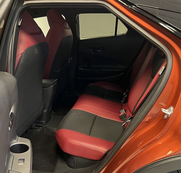 Toyota C-HR 2,0 PHEV TOKYO EDITION - fotka 11 z 19