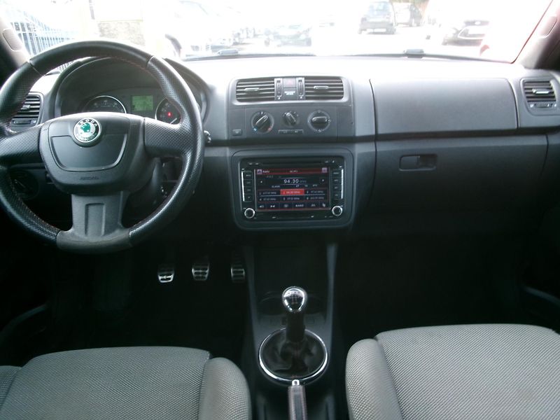 Škoda Fabia (2012) 1,2 TSI KLIMA ALU HF BT - fotka 20 z 25