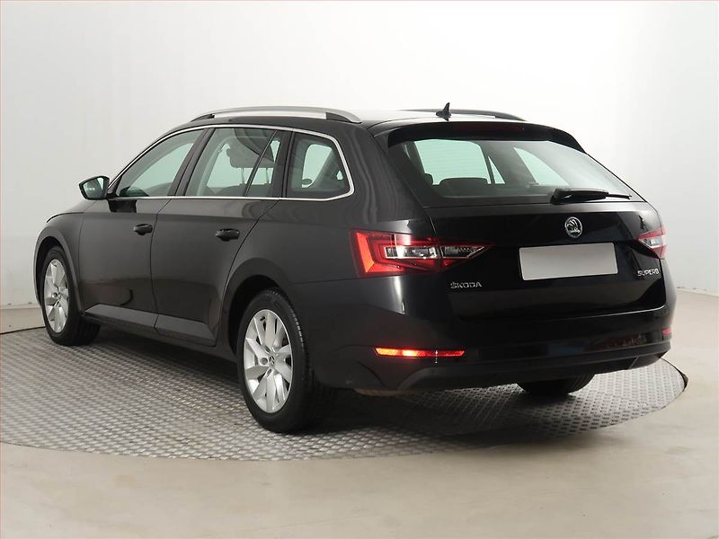 Škoda Superb (2017) Style 2.0 TDI, Automat - fotka 4 z 20