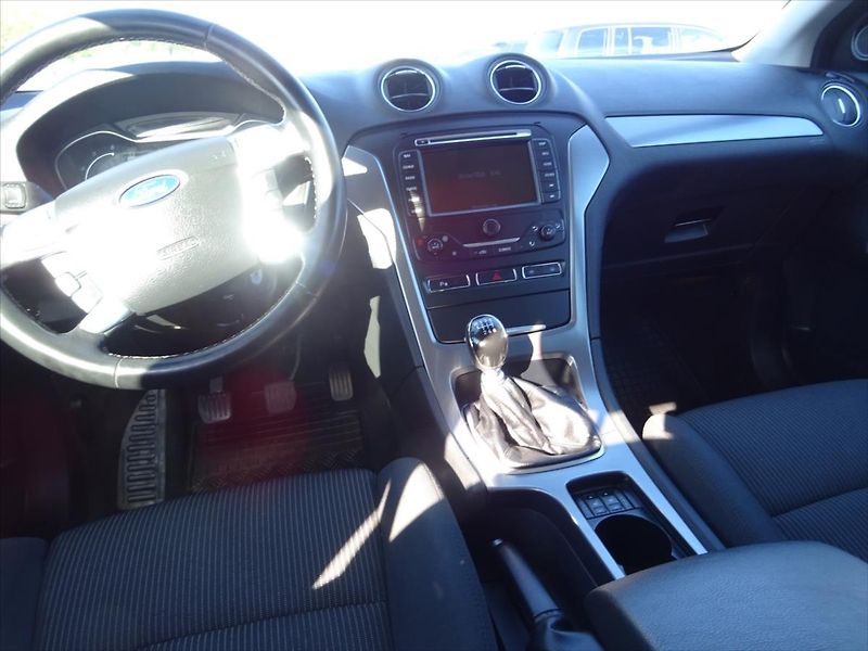 Ford Mondeo 2,0 TDI 103 kW - fotka 12 z 28