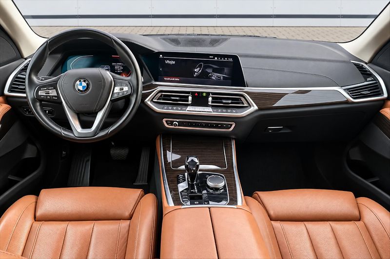 BMW X5 xDrive 195kW SERVISNÍ KNIHA ČR - fotka 11 z 17