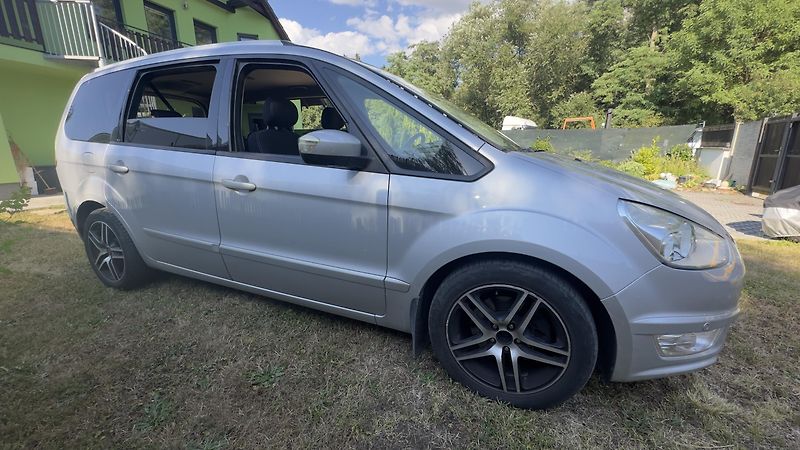 Ford Galaxy (2011) 7x míst  - fotka 2 z 8