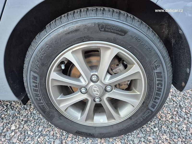 Hyundai i10 (2013) 1.2i 64 KW Klima FIFA Edice - fotka 51 z 53