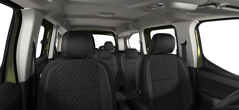 Peugeot Rifter (2026) LONG ALLURE DIESEL 130 MAN6 - fotka 8 z 9