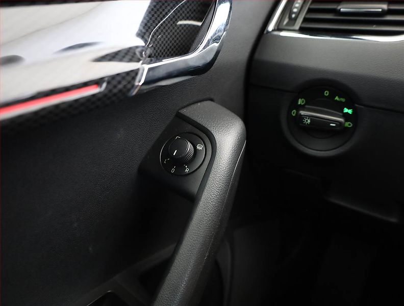 Škoda Octavia (2018) RS 2.0 TDI, Serv.kniha, Navi - fotka 16 z 20