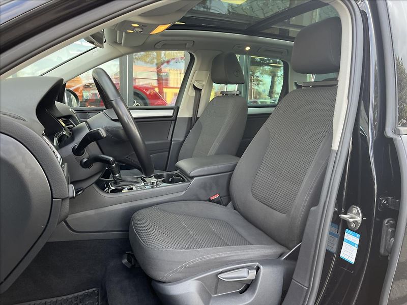 Volkswagen Touareg 3,0 TDI  V6 150 kW DSG 4M - fotka 9 z 36
