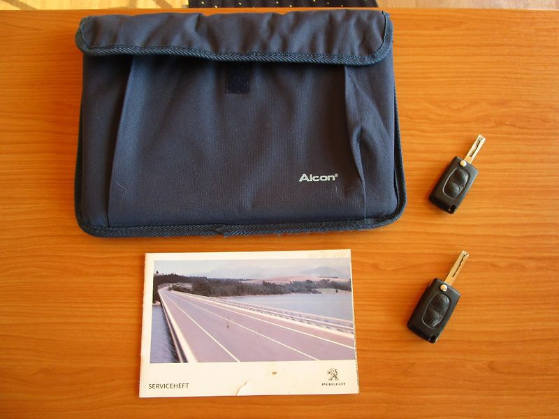 Peugeot 3008 1,6-115KW-NOVÉ KOTOUČE+BATERIE - fotka 15 z 15
