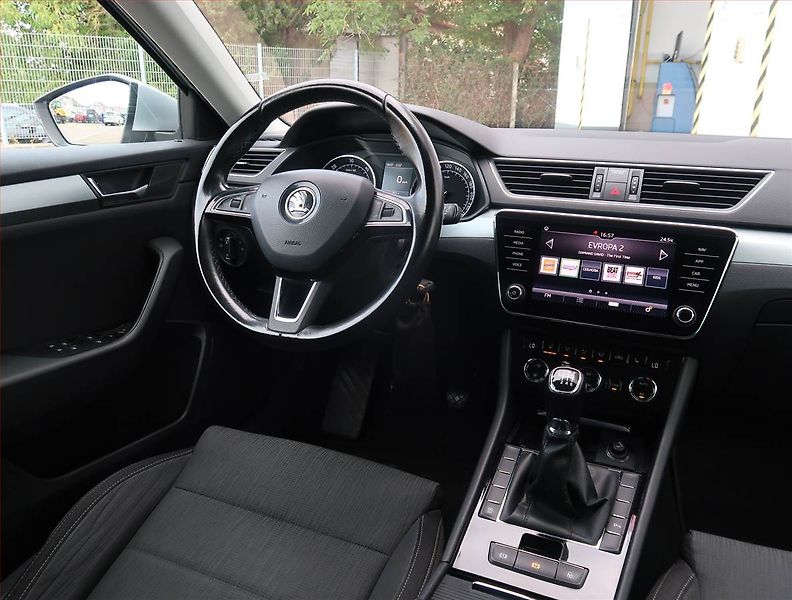Škoda Superb (2018) 1.6 TDI, Navi, Tempomat - fotka 7 z 19