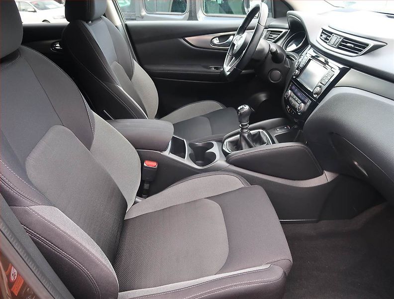 Nissan Qashqai (2018) N-Connecta 1.2 DIG-T - fotka 9 z 23