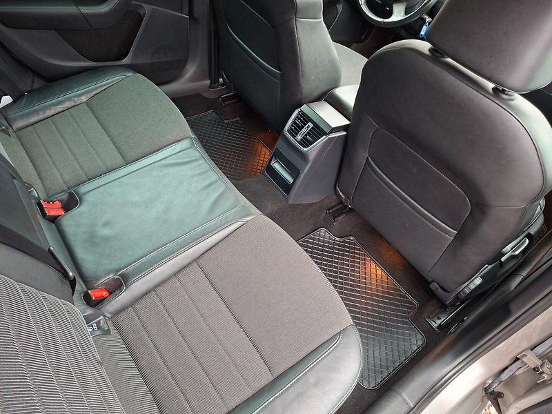 Škoda Octavia (2013) 1.4TSI 103kW 6MAN -S.KNIHA - fotka 28 z 48