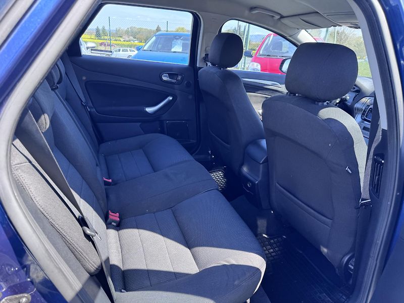Ford Mondeo 2.0 TDCi, 103 kW, kombi - fotka 17 z 19
