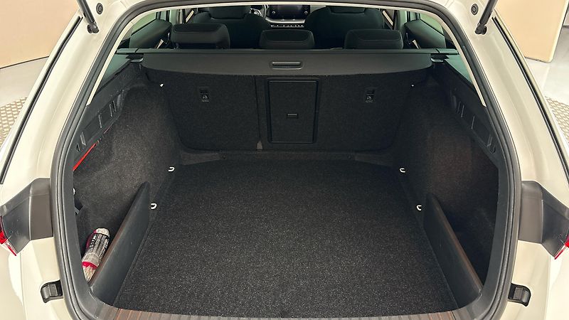 Škoda Octavia 2.0 TDI Ambition Combi - fotka 17 z 24