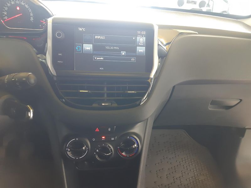 Peugeot 208 1.2 i KLIMA koup. ČR - fotka 10 z 27
