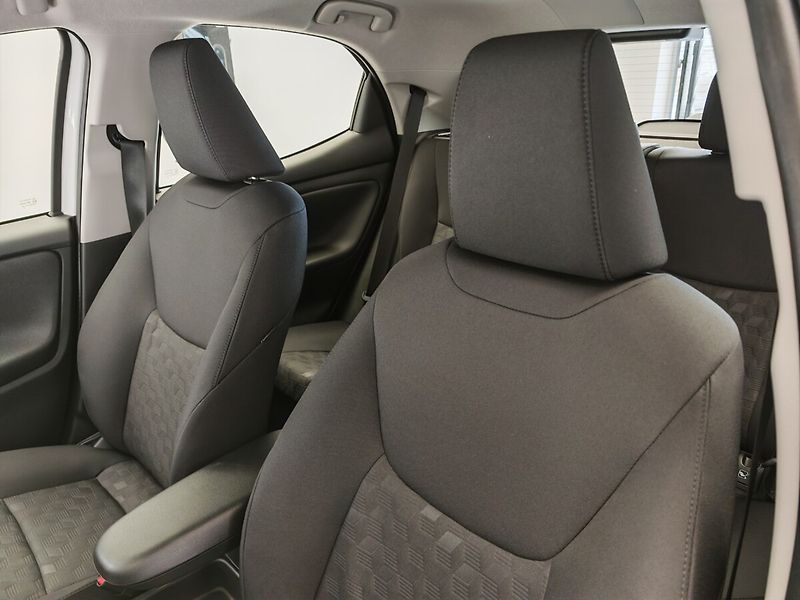 Toyota Yaris 1.5 Hybrid Comfort - fotka 11 z 30