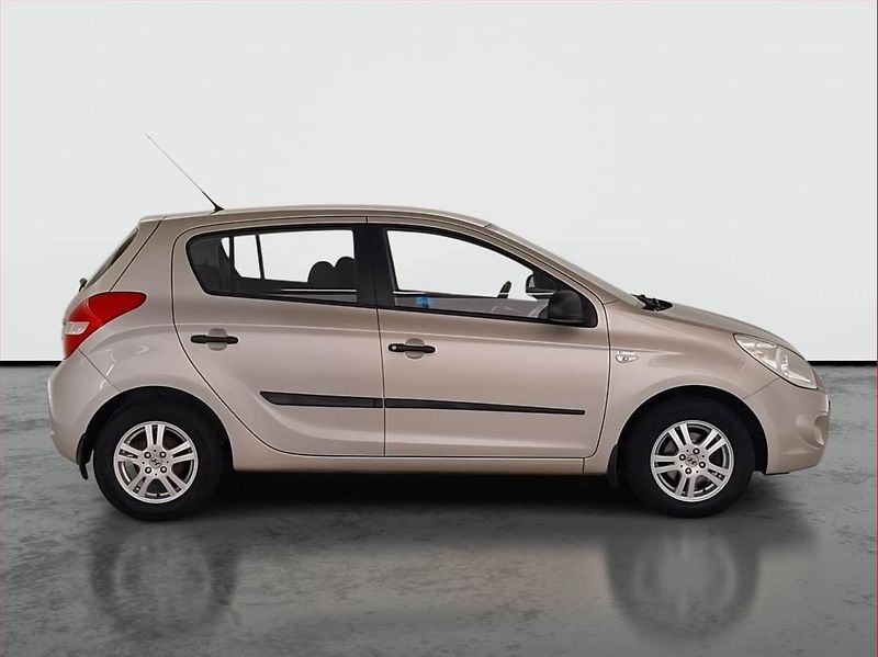 Hyundai i20 (2009) 1.2 - fotka 6 z 17