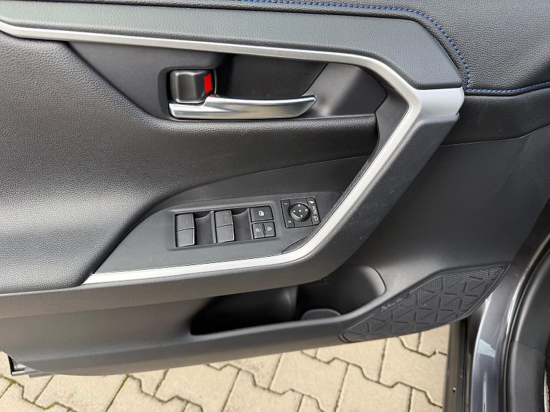 Toyota RAV4 2.5 HSD e-CVT AWD Selection - fotka 12 z 29