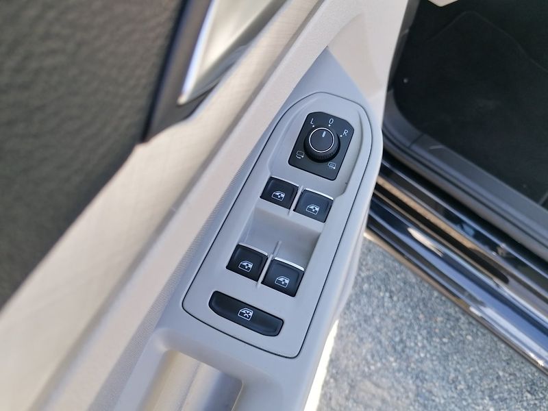 Volkswagen Golf (2022) 2.0 TDi DSG,IQ LED,ACC,PÁDLA - fotka 30 z 35
