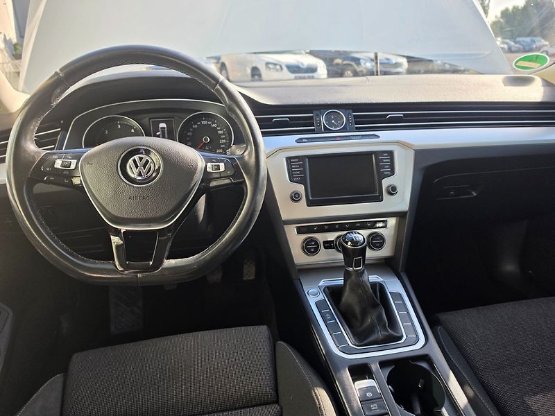 Volkswagen Passat (2015) 2.0 TDI Navi, TOP STAV - fotka 12 z 30