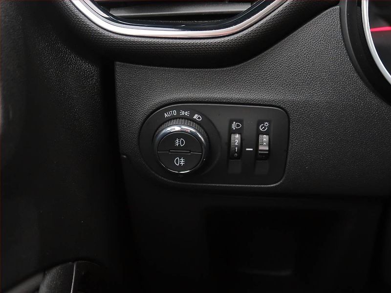 Opel Crossland X (2021) 1.2 Turbo, ČR,1.maj, Kůže - fotka 19 z 22
