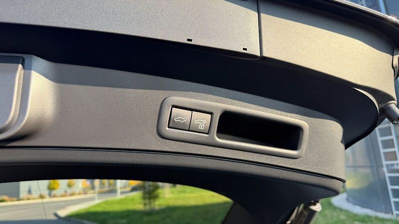 Lexus UX 300h 300H 2,0 HEV PRESTIGE 4X4 - fotka 25 z 27