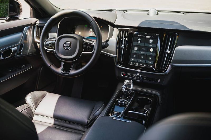 Volvo S90 (2024) T8 Recharge - fotka 3 z 32