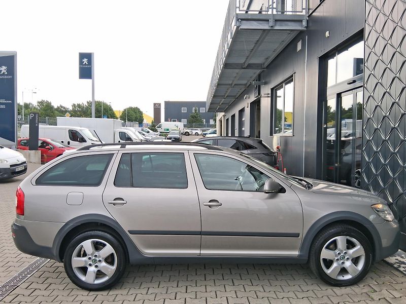 Škoda Octavia SCOUT 2.0 TDI 4x4 103 kW - fotka 9 z 20