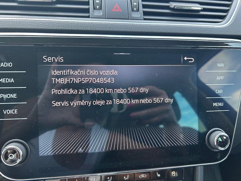 Škoda Superb (2023) Combi Style 2,0 TDI 110 kW 7-s - fotka 30 z 30