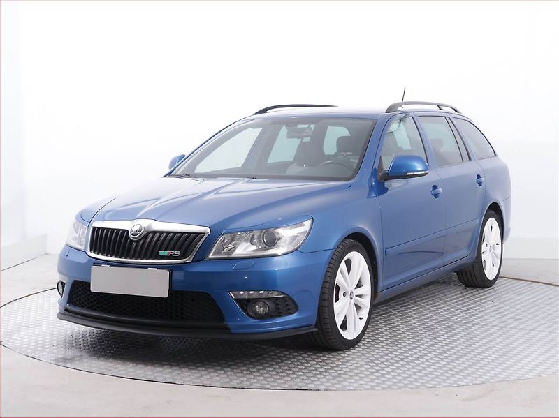 Škoda Octavia (2011) RS 2.0 TSI, Xenony, Tempomat - fotka 2 z 20