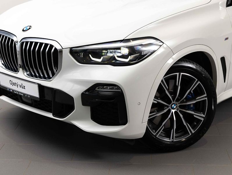 BMW X5 xDrive30d - fotka 7 z 22