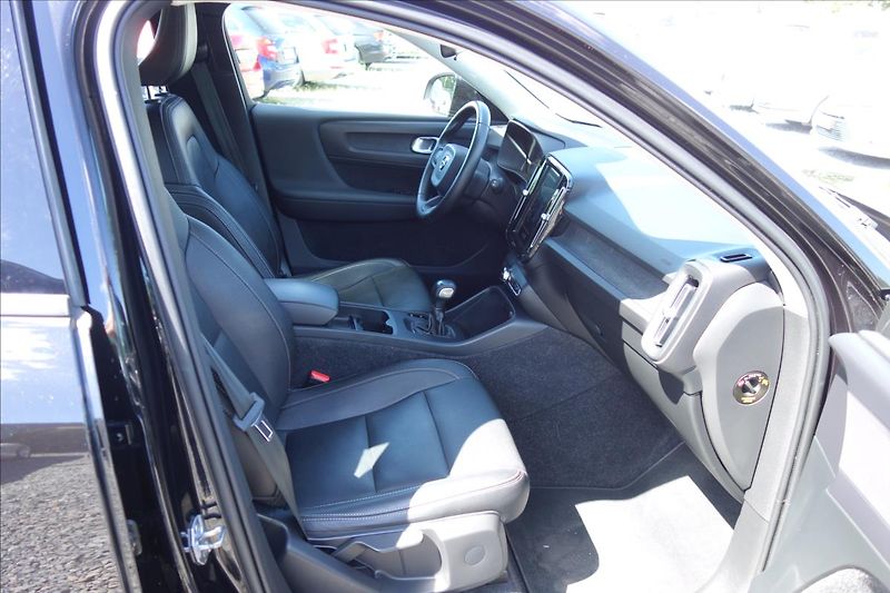 Volvo XC40 2,0 D3 110KW, MANUAL, FWD. - fotka 13 z 37