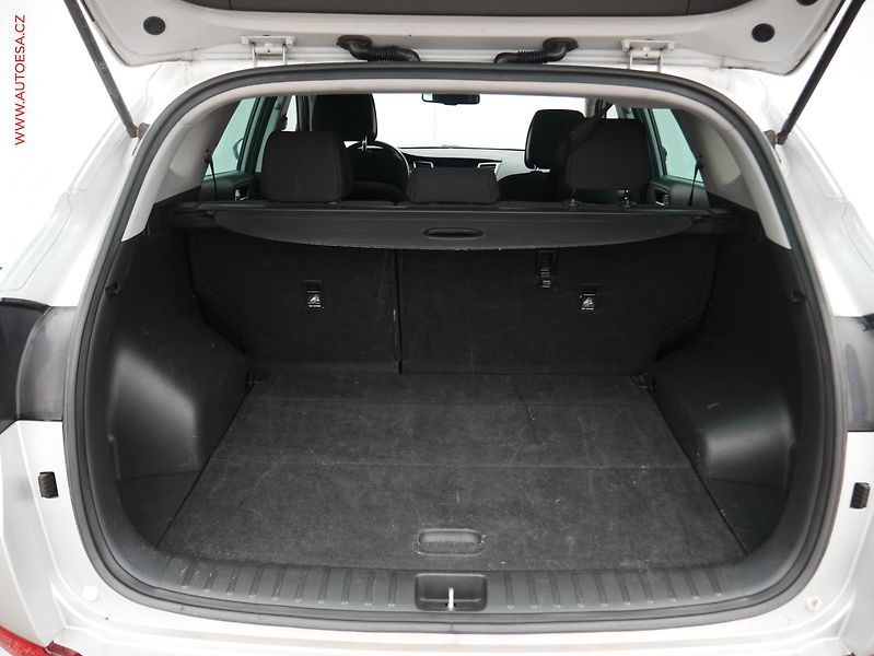 Hyundai Tucson (2016) 2.0 CRDi 4WD, 2.maj,ČR, Navi - fotka 10 z 18