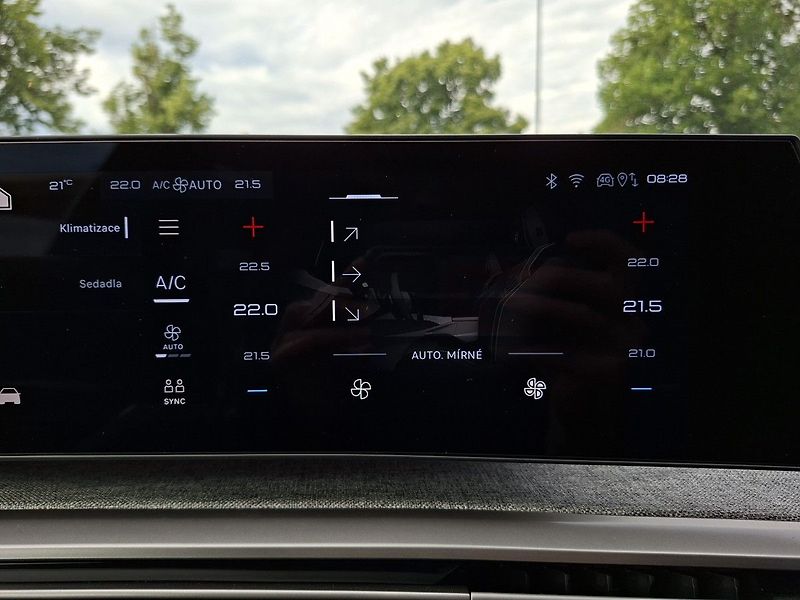 Peugeot 3008 ALLURE HYBRID 145k e-DCS6 - fotka 25 z 29