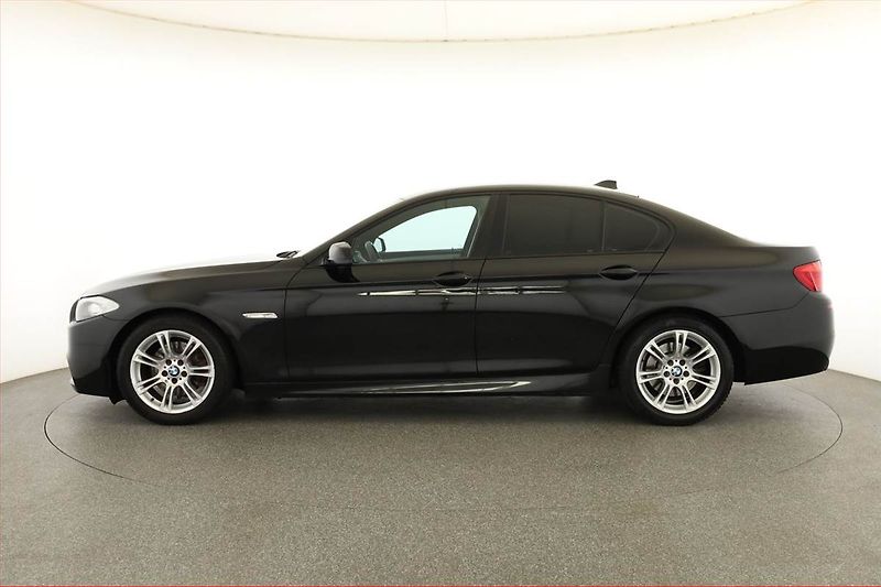 BMW Řada 5 (2010) 520d, Xenony, Tempomat - fotka 3 z 17
