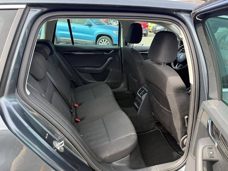 Škoda Octavia 1.6 TDI DSG STYLE - fotka 11 z 13