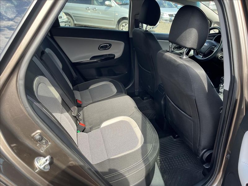 Kia Ceed 1,6 CRDi ČR KLIMA KAMERA NAVI - fotka 12 z 45