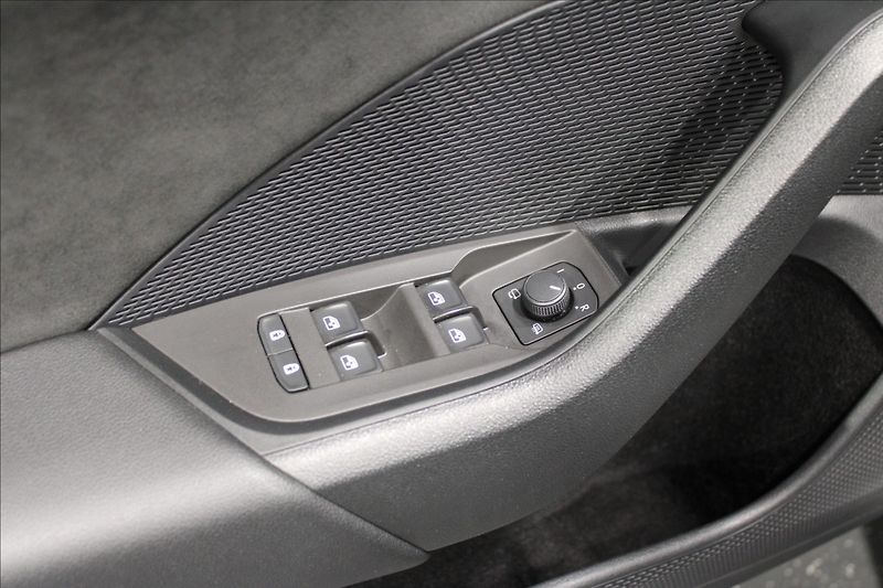 Škoda Octavia 2,0 TDI RS 147KW 4x4 zánovní - fotka 14 z 39