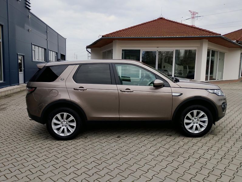 Land Rover Discovery Sport (2016) 2.0 TD4 HSE AWD AUT - fotka 9 z 26