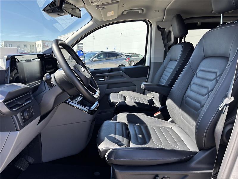 Ford Tourneo Custom 2,0 EcoBlue 125kW TitaniumX L1 - fotka 27 z 44